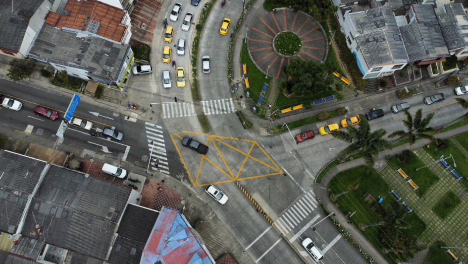 Los trancones hacen carrera en la intersección de la calle 67 y la avenida Paralela, en Manizales. La obra para desatascar las vías se aplazó. Así se veía la propuesta.