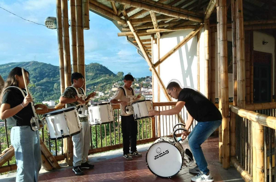 Andrés Camilo Suárez es el encargado de impartir las clases.