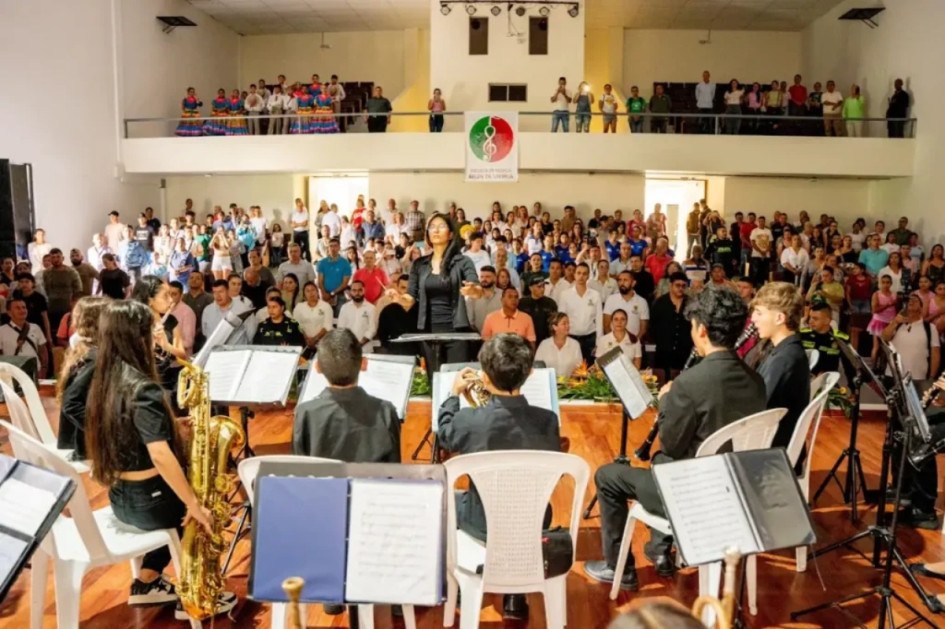 Gobernación de Risaralda entrega remodelación del Teatro de Belén de Umbría