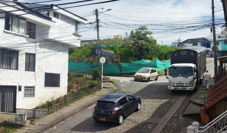 El camión parqueado en el barrio El Campín.