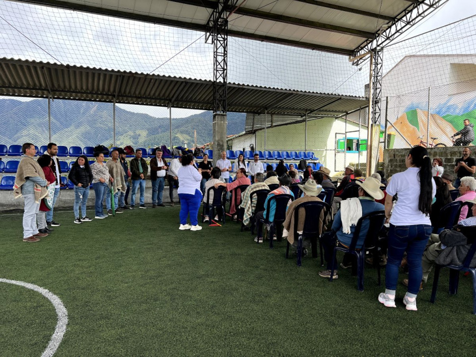La comunidad de Marulanda disfruta ahora de una cancha más segura y cómoda para todos los eventos.
