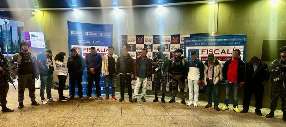 13 personas fueron capturadas, entre ellas un militar. 