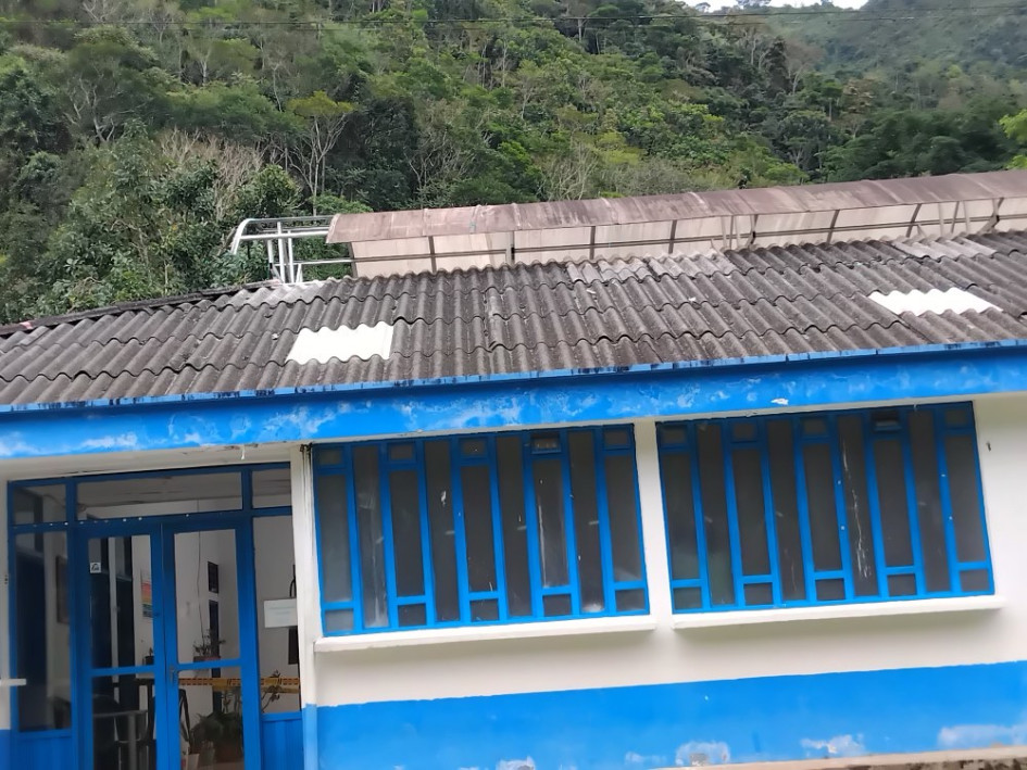 Así quedó el puesto de salud de Pueblo Nuevo (Pensilvania) tras los vendavales.