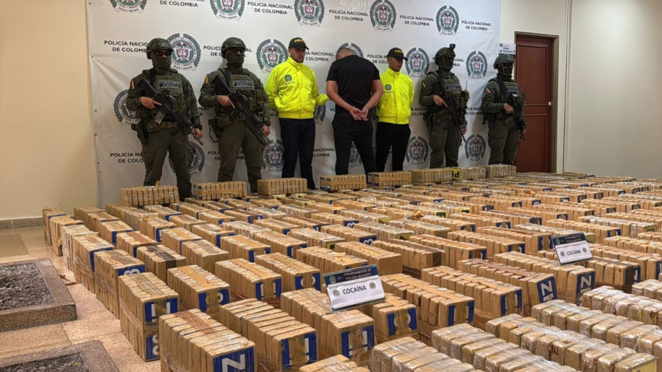 La cocaína incautada estaba marcada con códigos usados por redes criminales internacionales, según la Policía Nacional.