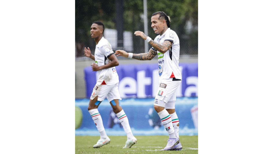 Dayro Moreno anotó el primero de los dos goles con los que el Once Caldas venció a Envigado como visitante. El delantero llegó a 359 tantos en su carrera.