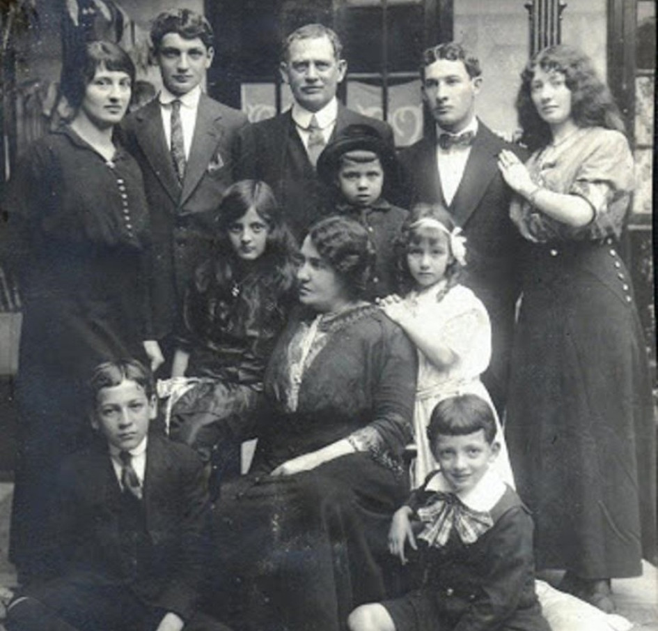 Familia Jaramillo Montoya, en la primera mitad del siglo XX.