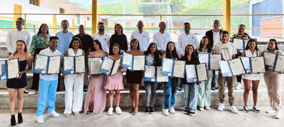 18 jóvenes rurales se graduaron con Universidad en el Campo, mediante la Universidad Católica de Manizales.
