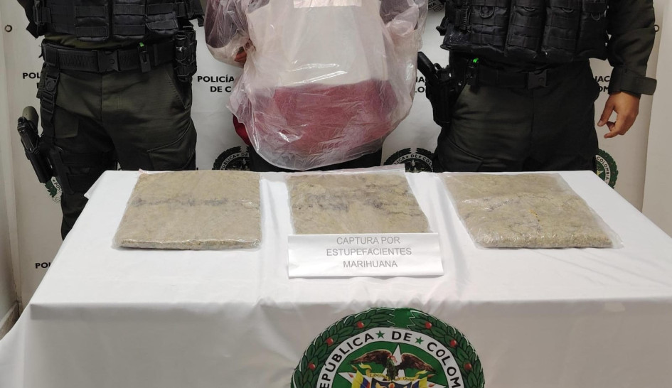 El hombre detenido y lo hallado.