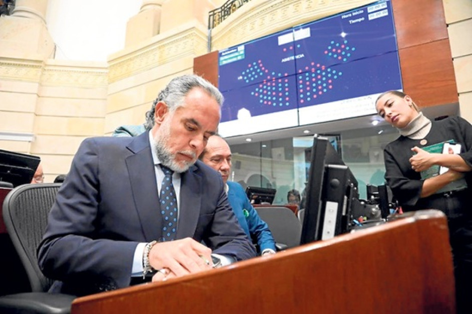Foto | Ministerio del Interior | LA PATRIA  El ministro del Interior, Armando Benedetti, pidió al Senado no darle la espalda a clase trabajadora.