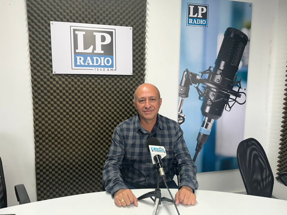 John Jairo López Pérez, caldense retirado de la Policía Nacional y autor del libro Pinturas de amor y guerra, el apocalipsis.