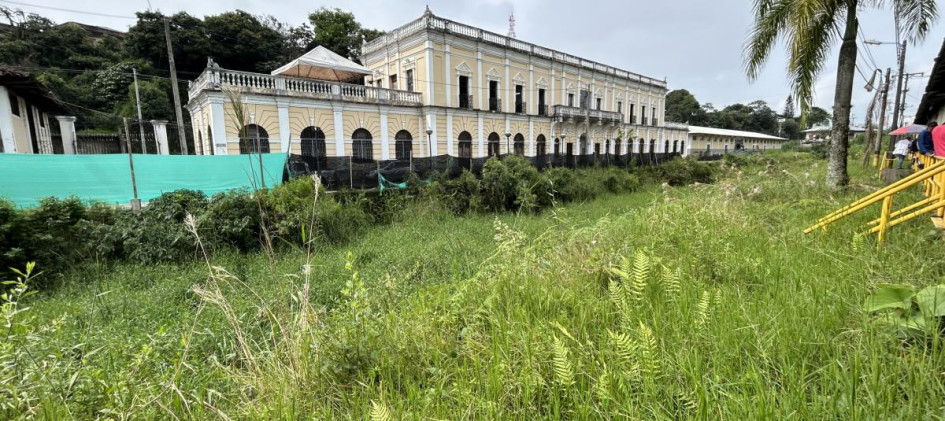 La Estación del Ferrocarril, en Armenia, sigue en ruinas pese a su valor patrimonial y turístico.
