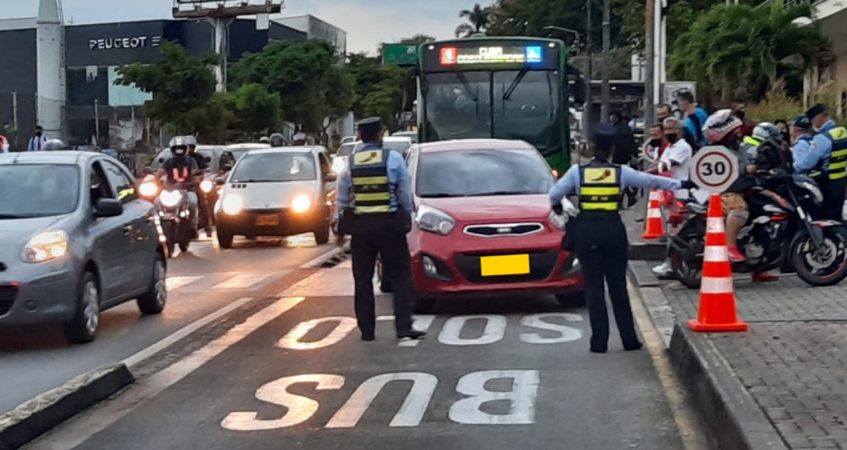 Persisten los accidentes por invasión al carril exclusivo del Megabús