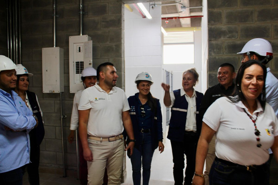Autoridades educativas y comunidad hicieron presencia en la obra de la Escuela Normal Superior Sagrado Corazón.