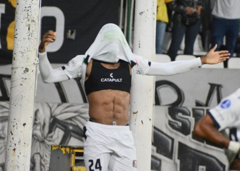 Luis Palacios, que jugó como lateral derecho anoche, marcó el golazo con el que el Once Caldas superó 1-0 a Unión Española.