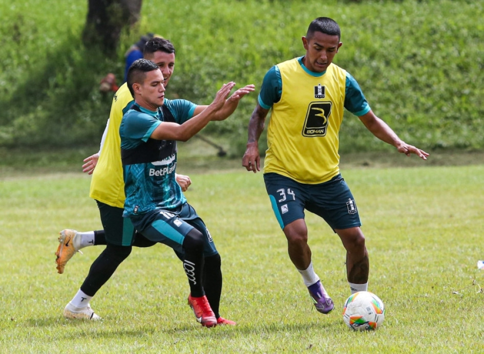 Entrenamiento del Once Caldas el viernes pasado en la cancha de la Universidad Nacional. El equipo recibe hoy al Deportivo Cali.