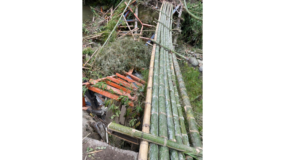 Este es el estado del puente de la vereda El Descanso.