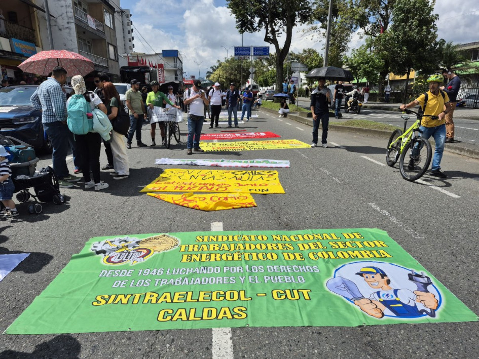 La movilización a favor de la consulta popular que propone el presidente, Gustavo Petro, comenzó este jueves en Manizales en el parque de la Mujer.