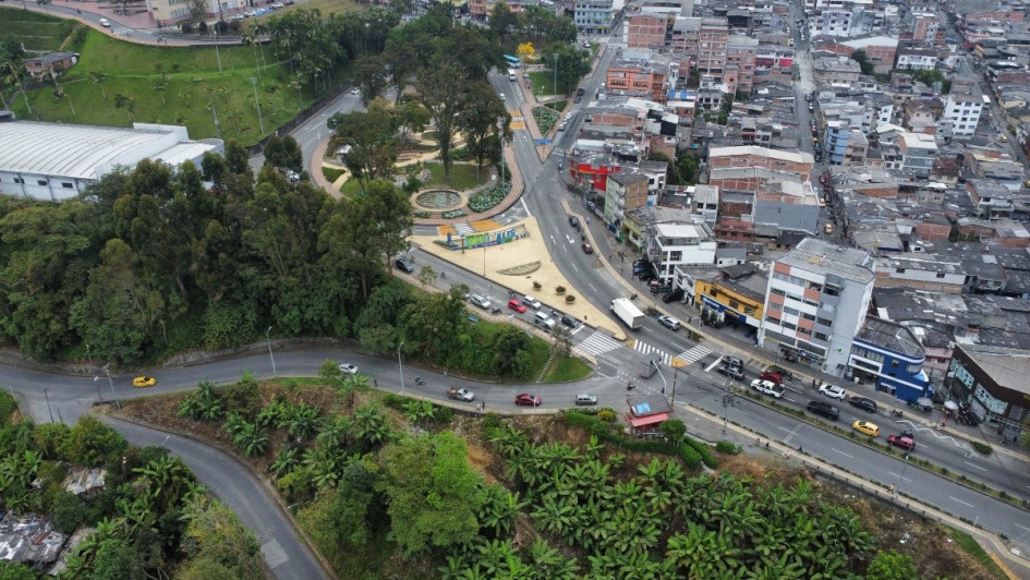 El proyecto en el parque del Agua y la avenida Centenario generó malestar por los cobros a dueños de predios beneficiados por la obra. El alcalde, Jorge Eduardo Rojas, prometió no golpear el bolsillo de los manizaleños.
