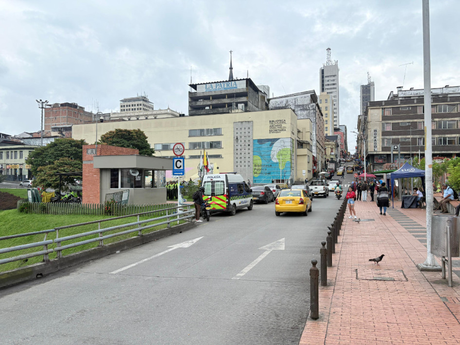 La víctima habría grabado a los uniformados en el momento que recibían el dinero en una cafetería.