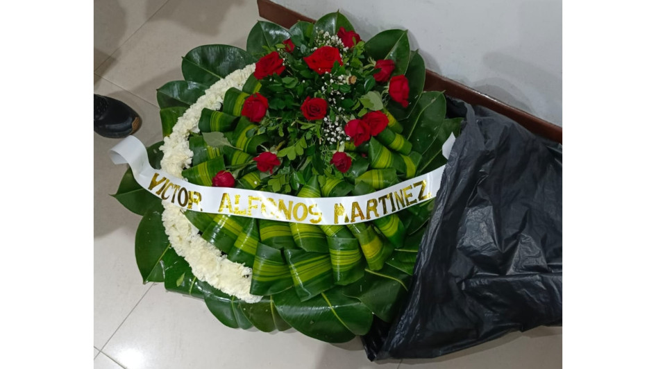 Uno de los 2 ramos que le llegaron al hombre que dice estar amenazado.