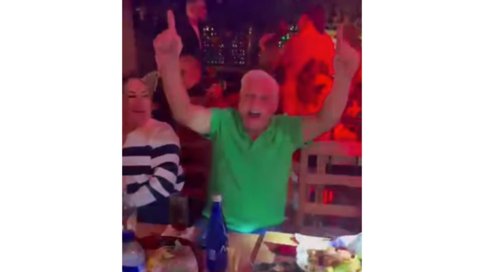 Ricardo Martinelli celebrando en Bogotá.