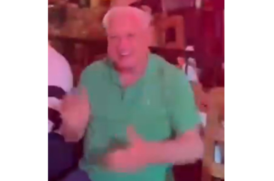 El expresidente panameño Ricardo Martinelli celebrando su asilo en Colombia.