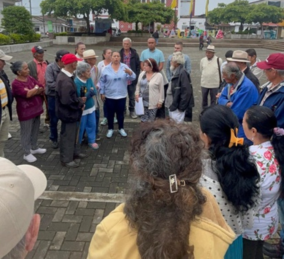 En el casco urbano de Palestina los adultos mayores solicitan que no los manden a cobrar el subsidio del programa Adulto Mayor al corregimiento de Arauca.