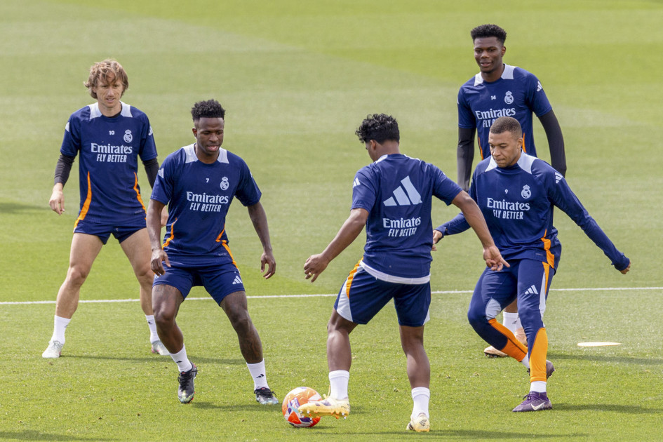 El último entrenamiento del Real Madrid antes de viajar a Barcelona. 