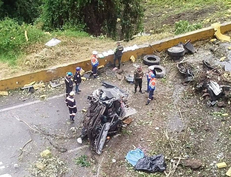 Así quedó el vehículo involucrado en el accidente de este viernes en la vía La Línea, entre Tolima y Quindío. 