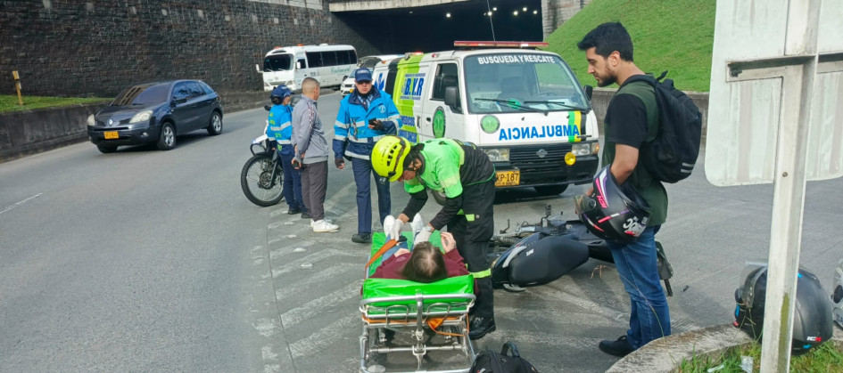 En el sector de la Autónoma, dos motos chocaron y una persona sufrió heridas.