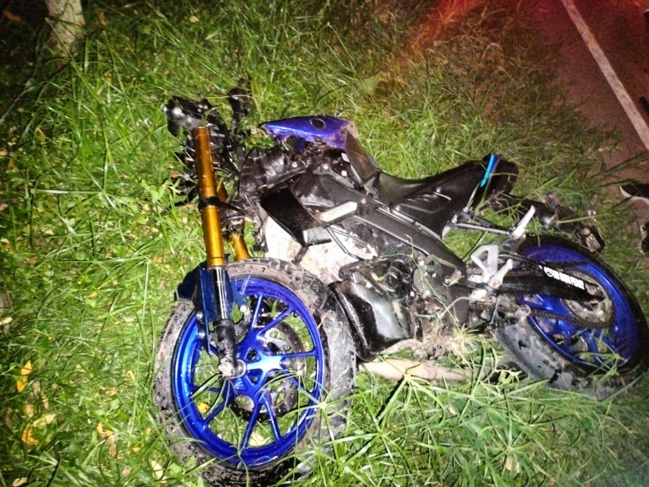 En el choque de motos, una persona murió y otra resultó gravemente herida. Su condición de salud es delicada.