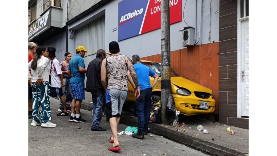 Accidente de tránsito en el barrio El Bosque, calle 12 con carrera 24, de Manizales.