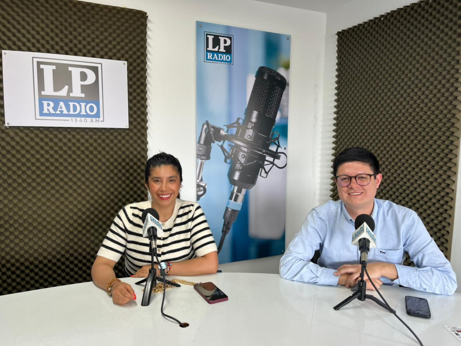 Ana María Moreno y Alejandro Morales, de la Academia Diplomática Augusto Ramírez Ocampo.
