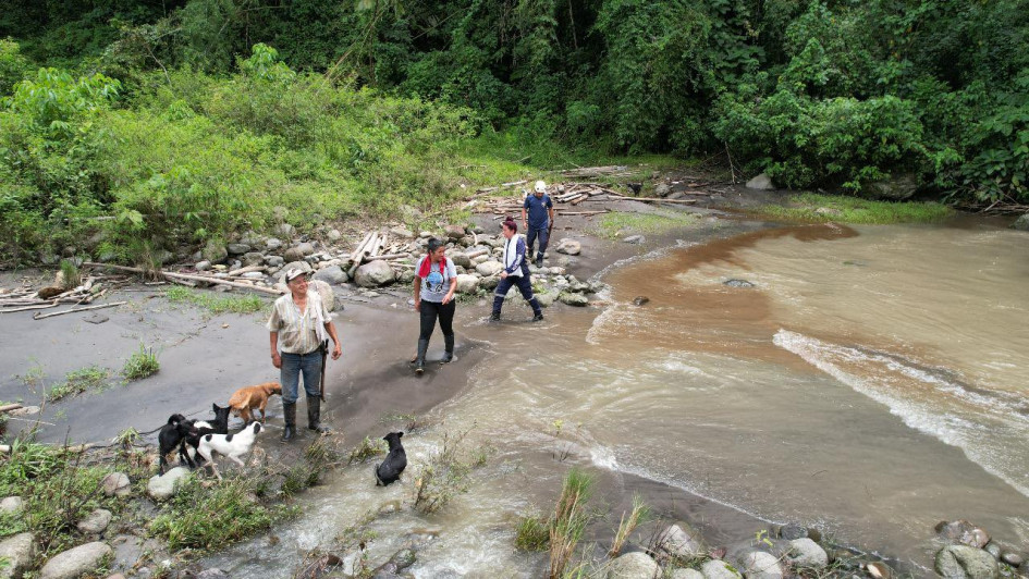Desde el martes se reportó la desaparición de Hernando por inmersión en el río Guarinó.