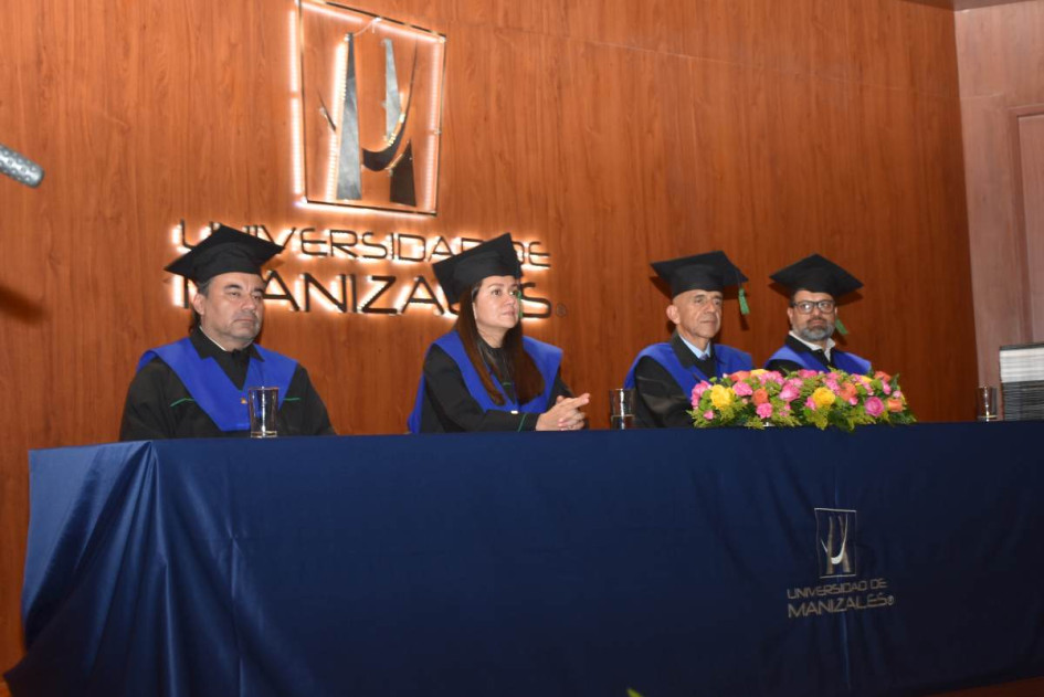 Grados en la Universidad de Manizales.