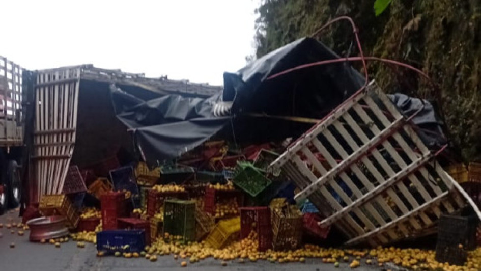 El accidente en la vía Manizales-Bogotá, que cerró la carretera durante la mañana, ya fue atendido. En Fresno (Tolima) una camioneta rodó tras salirse de la vía.