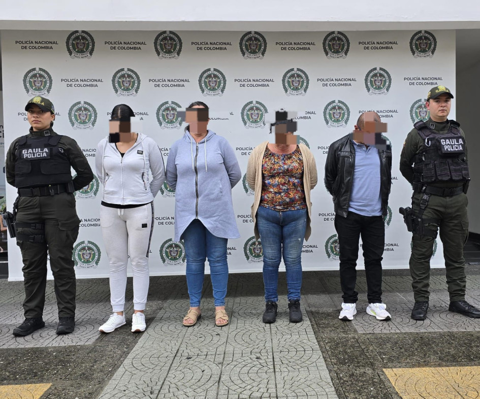 Los cuatro capturados integrarían una banda dedicada a la extorsión telefónica.