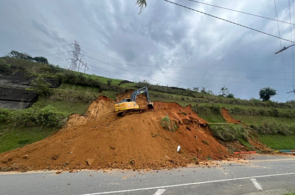Autopistas del Café anunció el cierre preventivo de la vía por deslizamiento de tierra en el sector no tiene fecha estimada de apertura. 