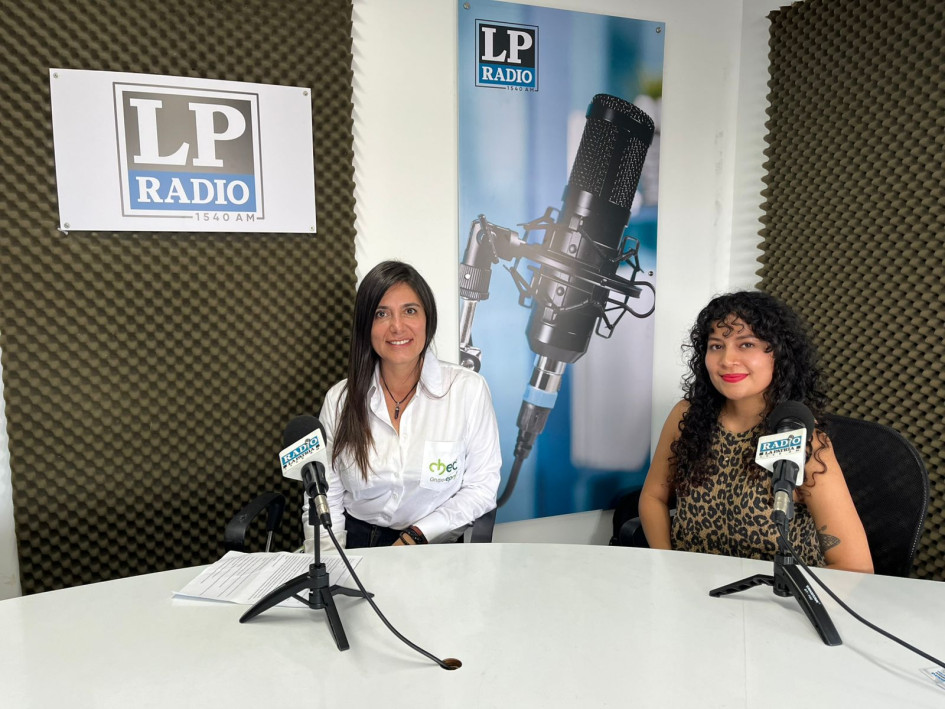 Claudia Marcela Peláez, profesional ambiental de la Chec, y Karen Daniela Patiño López, coordinadora de gerencia Andi, seccional Caldas.