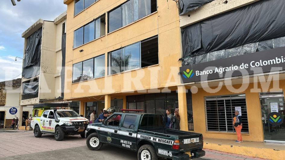 La emergencia, causada al parecer por trabajos de soldadura, ocurrió en la Alcaldía de Anserma.