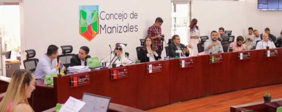La sesión se desarrolló en las instalaciones del Concejo de Manizales. 