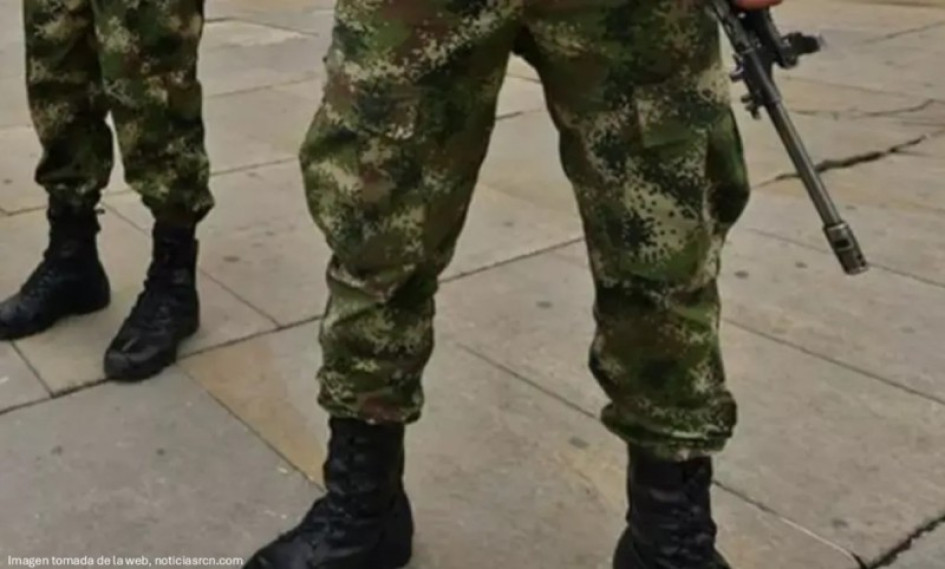 El uniformado fue sentenciado a 43 meses de prisión tras hurtar un fusil Galil, cartuchos y equipo táctico con intención de venderlos a un particular.