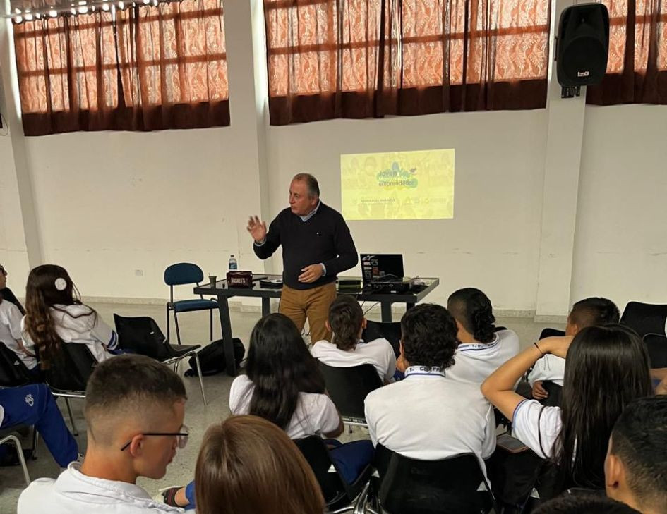 Docente del Instituto Chipe, de Manizales, imparte una de sus clases. 
