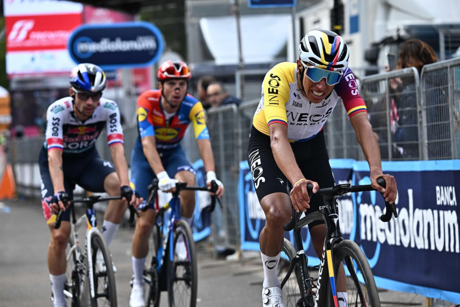 Egan Bernal al final de la etapa de este viernes en el Giro de Italia.