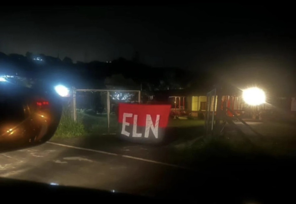 Entre el jueves 15 y el viernes 16 de mayo, pusieron tres banderas alusivas al Eln en Pueblo Rico (Risaralda) 