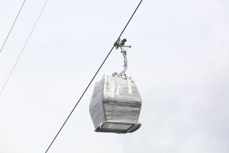 Una góndola detenida en el cielo salta a la vista en la estación Universidades que se construye para la línea 3 del cable aéreo de Manizales. Ponen a prueba su trayectoria.