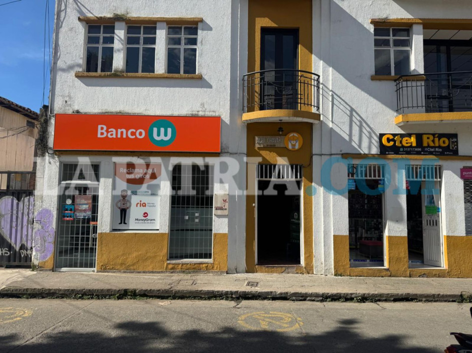 El delincuente utilizó un arma de fuego para intimidar a sus víctimas y les robó $12 millones.