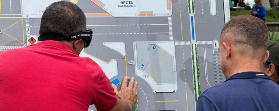 A través de esta maqueta, los conductores participaron de la actividad de seguridad vial. 