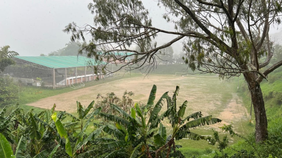 Cinco veredas están afectadas por derrumbes en un municipio del Occidente de Caldas. La Alcaldía atiende las zonas con maquinaria amarilla. Hay 25 vías cerradas o restringidas en Caldas este jueves (8 de mayo).