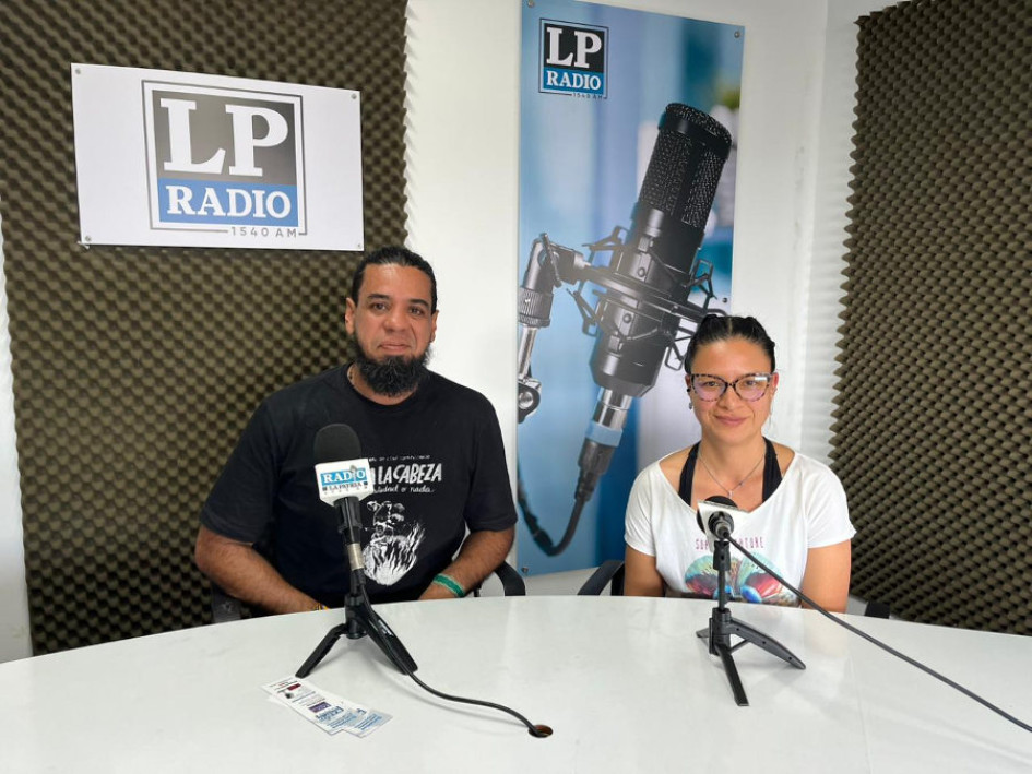 Luis David Acosta Rodríguez, integrante de Crítica Gráfica, y Érika Vázquez, integrante de Vivarium Yard.